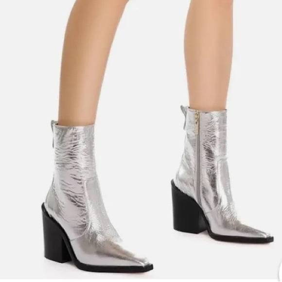 Larroude James Crinkled Silver Metallic Block Heeled Boots Zip Up sz 9 NWOT NWOB - Picture 3 of 10